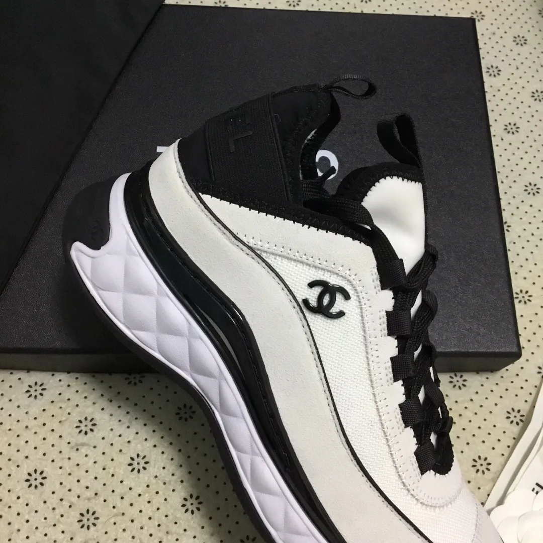 👟👟Ex-factory price 540👟👟 Original CHANEL 2025 Chanel Four Seasons Casual Sports Shoes Original Cover Lasting for Women is made one to one with original lasting technology. Fabric: first layer of silk cowhide with high-elastic lycra and knitted fabric, comfortable and breathable. TPU 3-in-1 ultra-light outsole. Comfortable on the foot. Versatile. Built-in 2 cm brand heightening insole, size: women's 35-41